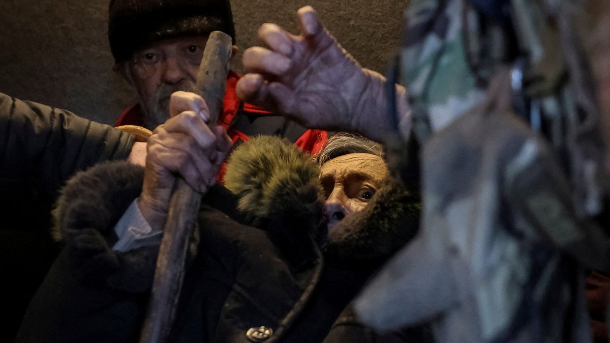 Fotky: Drsný život v „pevnostním pásu“, který stojí v cestě Rusům